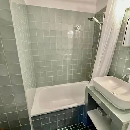 A 50m Du Centre & Des Telecabines, Nid Douillet